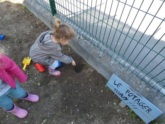 Activité jardin à Trotti'Nous Activité jardin à Trotti'Nous