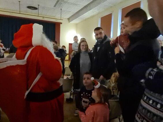Distribution de cadeaux par le Père Noël