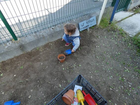 Activité jardin à Trotti'Nous Activité jardin à Trotti'Nous