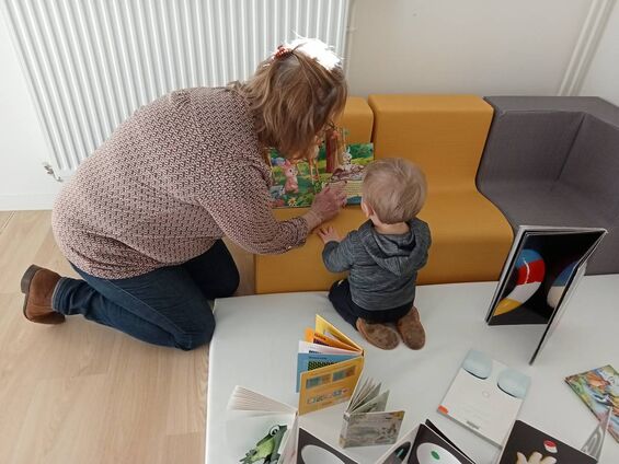 lecture avec amie des livres POP UP