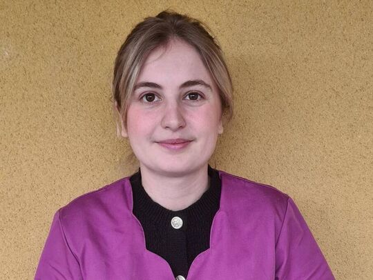 Charlotte Mouny, Assistante éducatrice