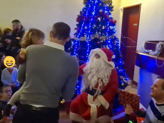 Distribution de cadeaux par le Père Noël
