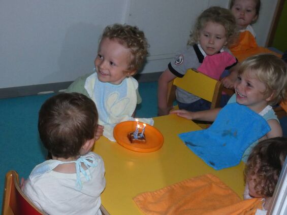 Goûter d'anniversaire à la crèche. Goûter d'anniversaire à la crèche.