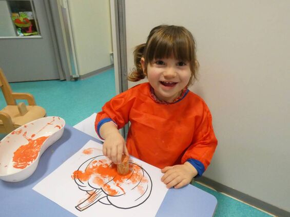 Activité peinture d'Halloween à la crèche Trotti'Nous.