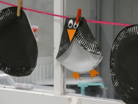 Activité peinture, réalisation de pingouins. Activité peinture, réalisation de pingouins.