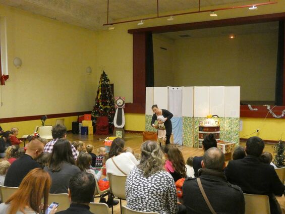 Spectacle "Mamie Frippe fête Noël" par la compagnie Zébuline