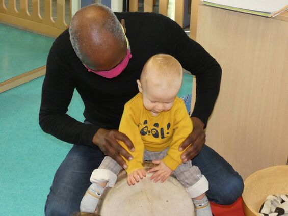 Atelier musique avec Christian. Atelier musique avec Christian.