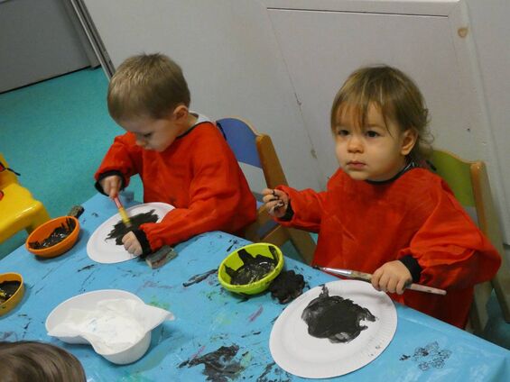Activité peinture, réalisation de pingouins. Activité peinture, réalisation de pingouins.