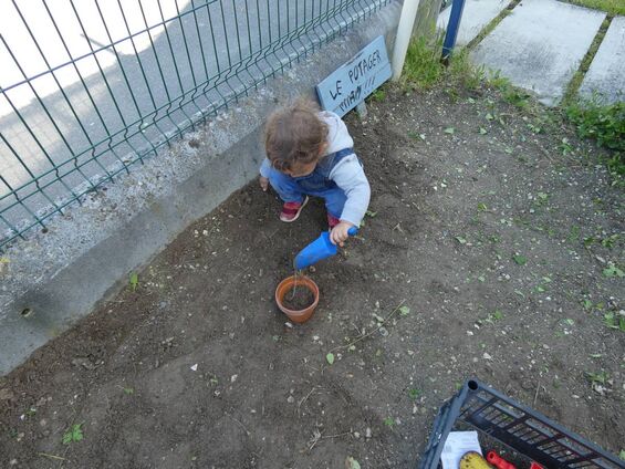 Activité jardin à Trotti'Nous Activité jardin à Trotti'Nous