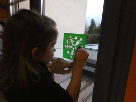 Activités de l'hiver: pochoirs sur vitres Activités de l'hiver: pochoirs sur vitres