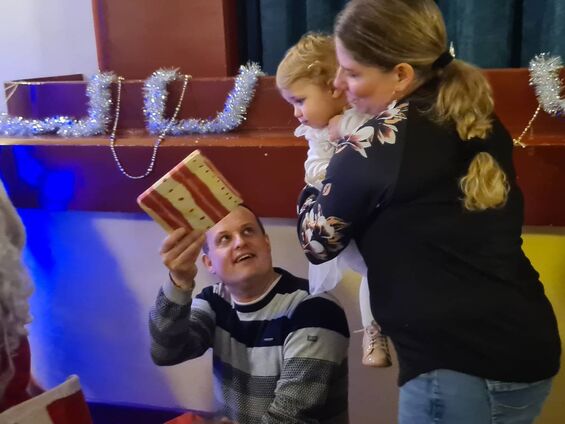 Distribution de cadeaux par le Père Noël