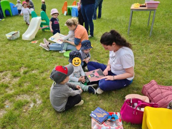 moment d'échange entre professionnels et les enfants