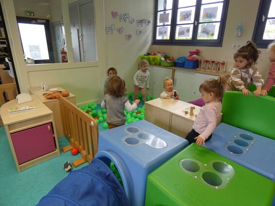 Motricité à la crèche. Motricité à la crèche.