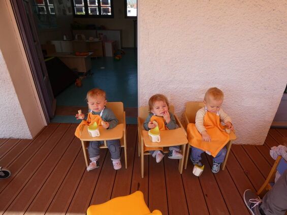 Goûter en terrasse. Goûter en terrasse.