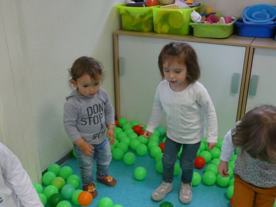 Motricité à la crèche. Motricité à la crèche.