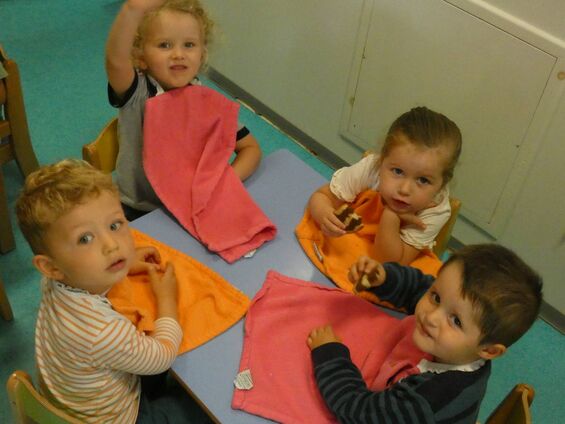 Goûter d'anniversaire à la crèche.