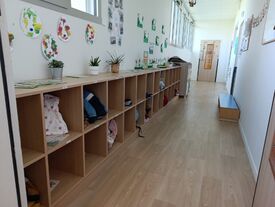 Accueil crèche Trotti'Nous avec casiers et range chaussures 