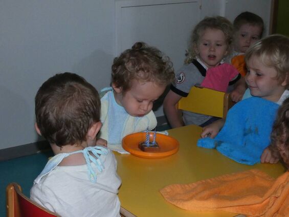 Goûter d'anniversaire à la crèche. Goûter d'anniversaire à la crèche.