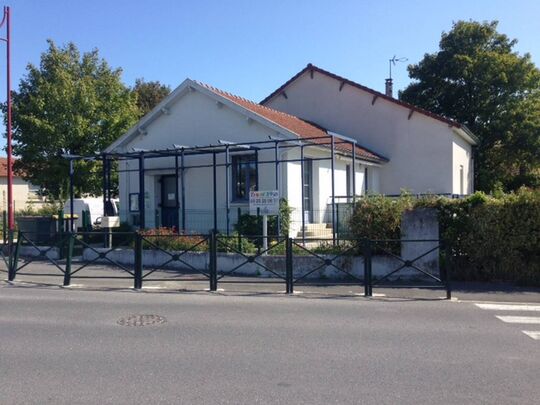 Situé à 100m de la Mairie, Trotti'Nous est le lieu idéal pour l'éveil des enfants.