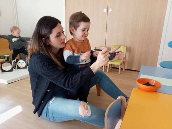 je peins la main de maman