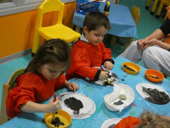Activité peinture, réalisation de pingouins. Activité peinture, réalisation de pingouins.
